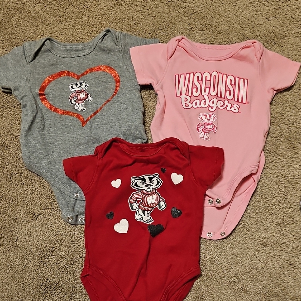 Wisconsin Badgers Baby Onesies Set